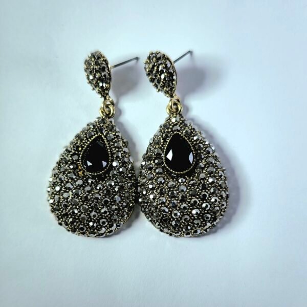 Glamorous Black Stone Teardrop Dangle Earrings – A Timeless Statement(j11)