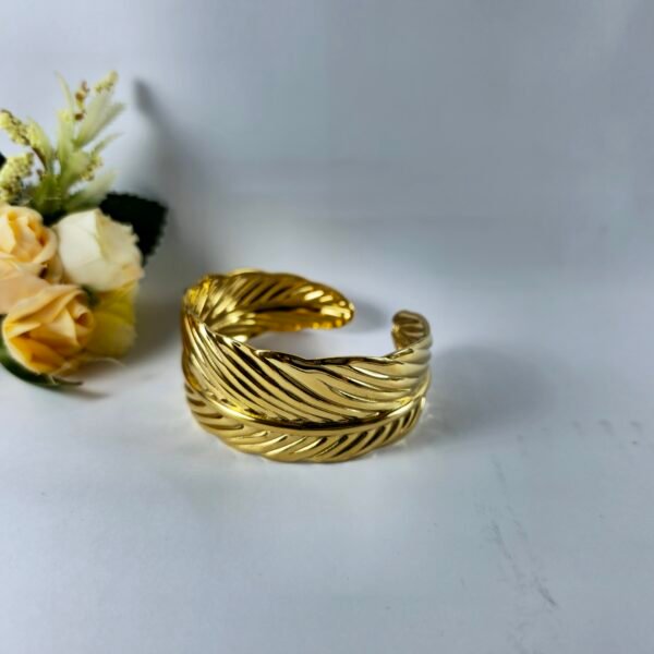 Elegant Gold-Tone Stainless Steel Leaf Cuff Bracelet – No Color Fade, Everyday Wear