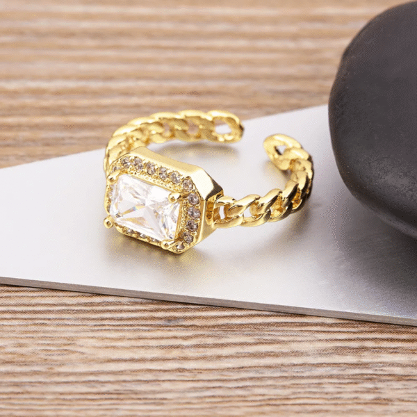 Regal Brilliance Gold Chain Ring – A Bold Statement of Luxury (j14.1)