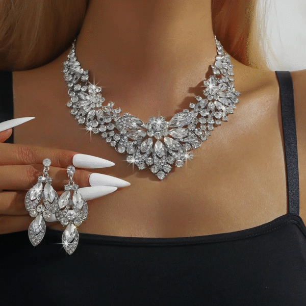 Luxurious And Extravagant European And American Style And Crystal Collarbone Necklace And Earrings Set For Brides At Evening Banquets